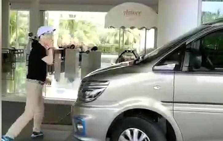 说说热点故事烩 无法无天！三亚一男子在酒店持刀伤人致1死4伤，嫌犯被当场抓获