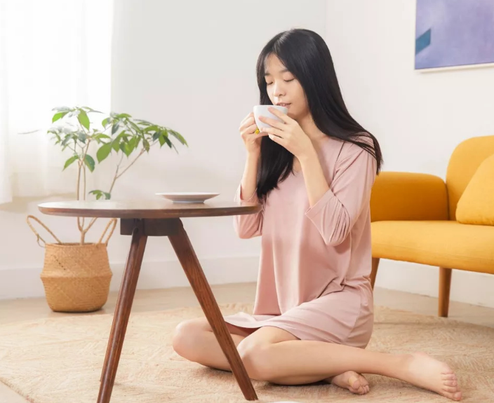 二柒山居|天热开空调，一开一关好还是一直开着好？听老电工说完，恍然大悟！