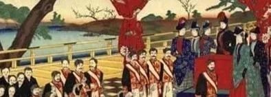 日语|日本天皇宣讲时，下面的民众根本听不懂，为什么不选择用日语？