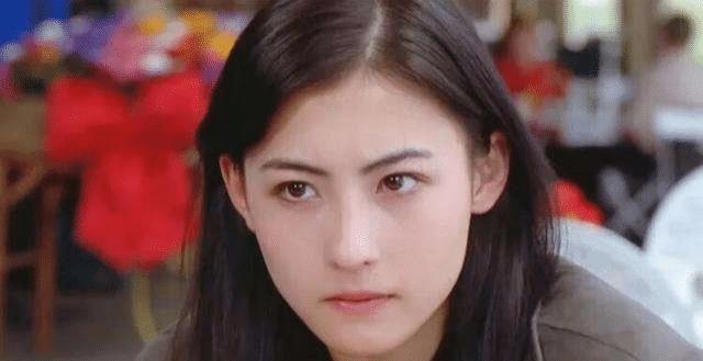 袁立|她曾是“红极一时”的美人,婚前有过20个男友,今50岁越活越开放