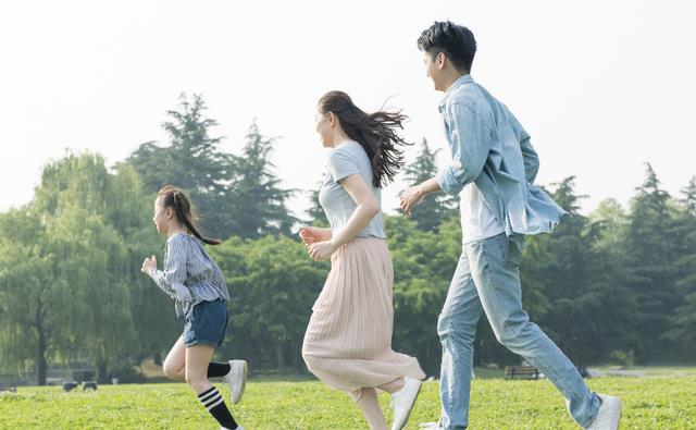 烤鸭|小学生作文《烤鸭》走红，老师潸然泪下，父母永远是最爱你的人