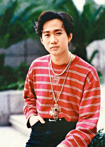 黄家驹|27年前，他拽着黄家驹从高台坠落，黄家驹遗憾去世, 他却风光至今