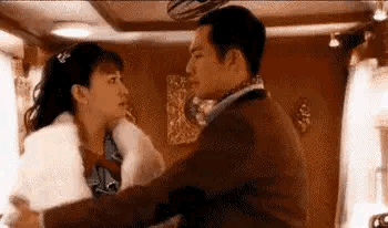 李小冉|李小冉穿“3D透视裙”，身材清晰可见，和钟汉良吻戏曝光？