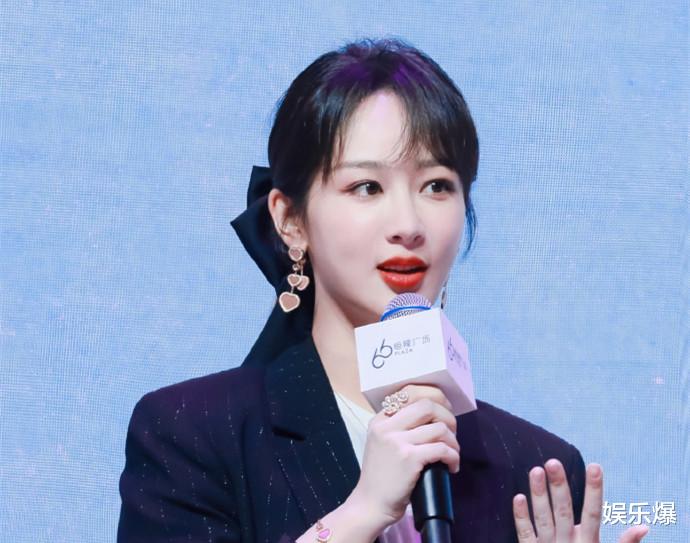 杨紫|杨紫晒通告单被质疑甩锅，《女心理师》官方回应后，又被指炒作