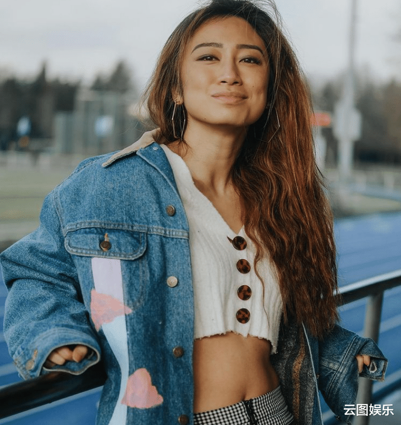 苗侨伟|苗侨伟儿子与富二代女友秀恩爱,女方身材出众,交往5年已见家长