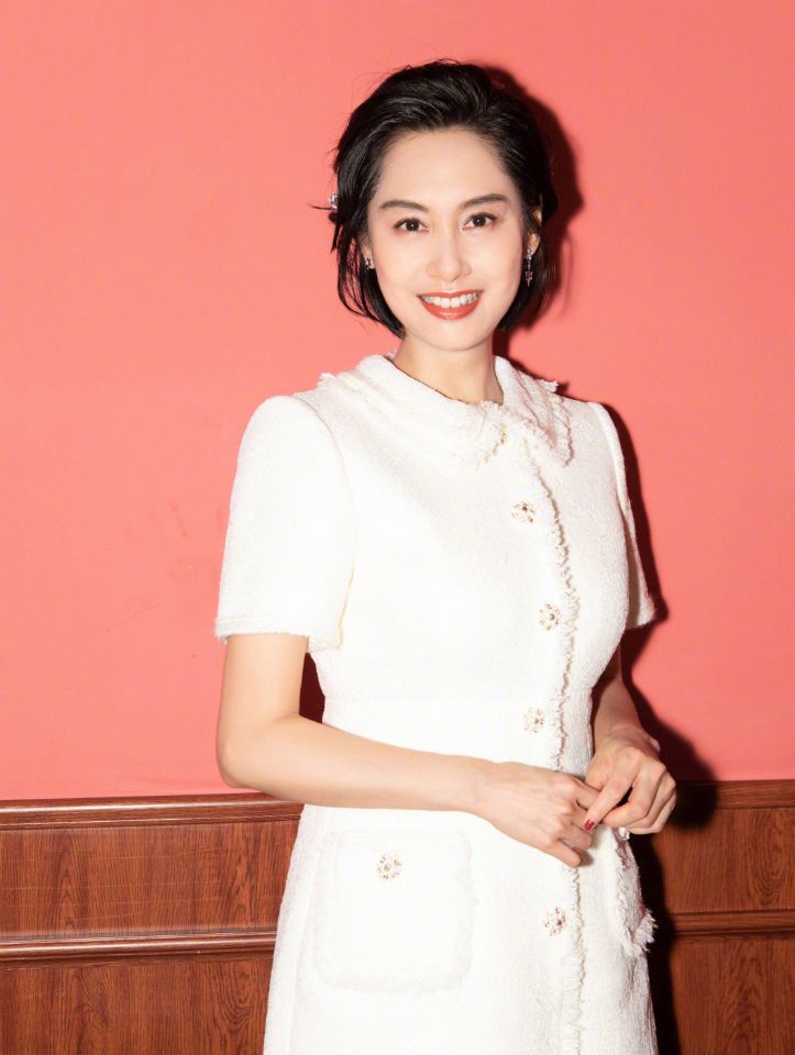 朱茵|朱茵穿丁字连体泳衣，身材热辣，曝周星驰不结婚原因？