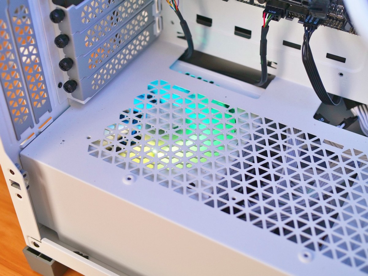 机箱|给女生配电脑?颜值是关键,附实惠配置清单,日后升级还能自己用