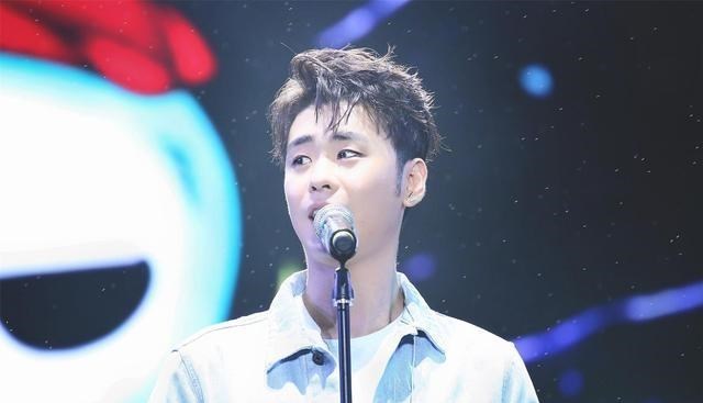 张云雷|不像警告像恋爱，德云社张云雷喊话粉丝，再捉弄自己就没自拍了