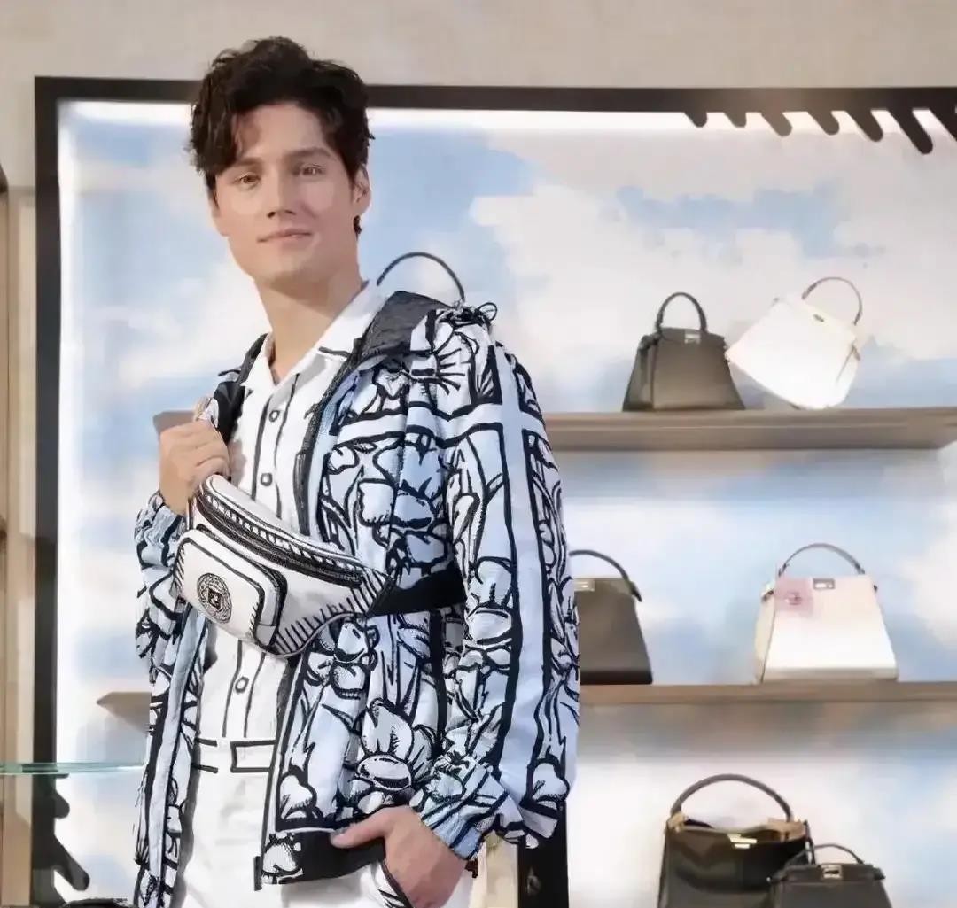 周华健|周华健的儿子周厚安，剪了短发剃了胡子，让人耳目一新