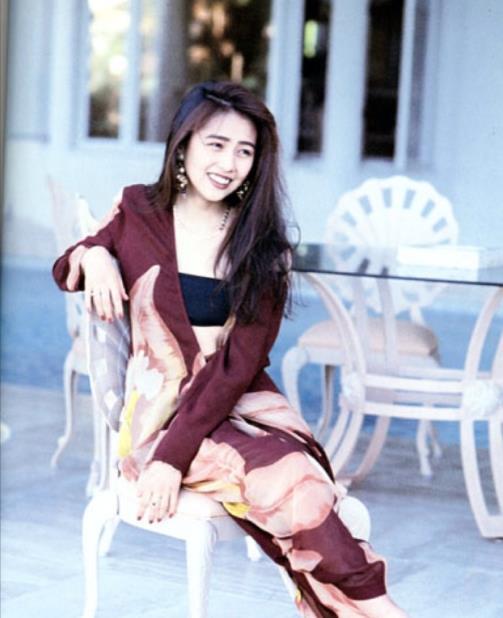 工藤静香|51岁工藤静香为木村拓哉买冰淇淋，结婚多年仍超甜，难怪被日本网友记恨