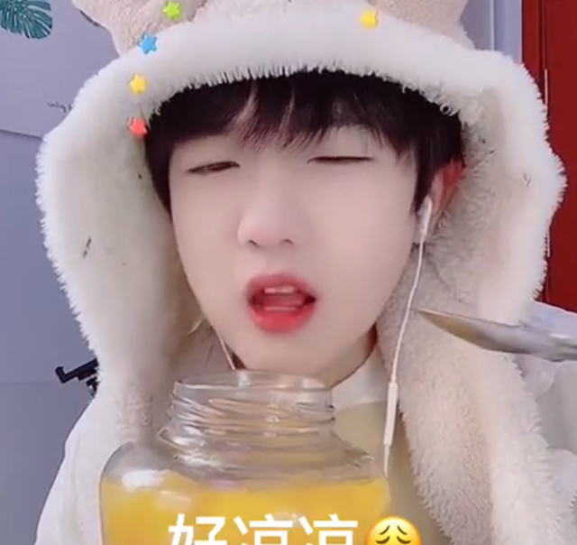 李咏|因“吃个桃桃”被集体举报，风小逸被迫退网，他做错了什么？