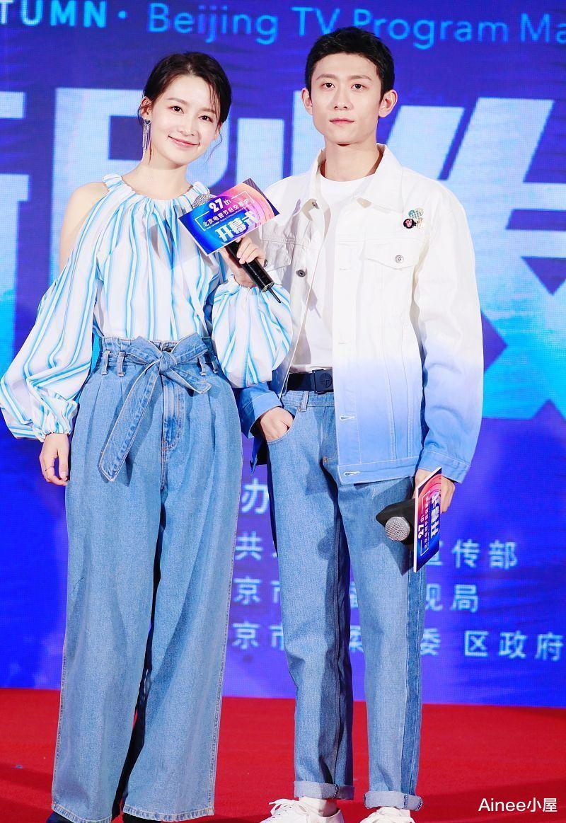 穿衣搭配|李沁的少女感是条纹给的，露肩衬衫配纸袋裤，纤细身材直观可见