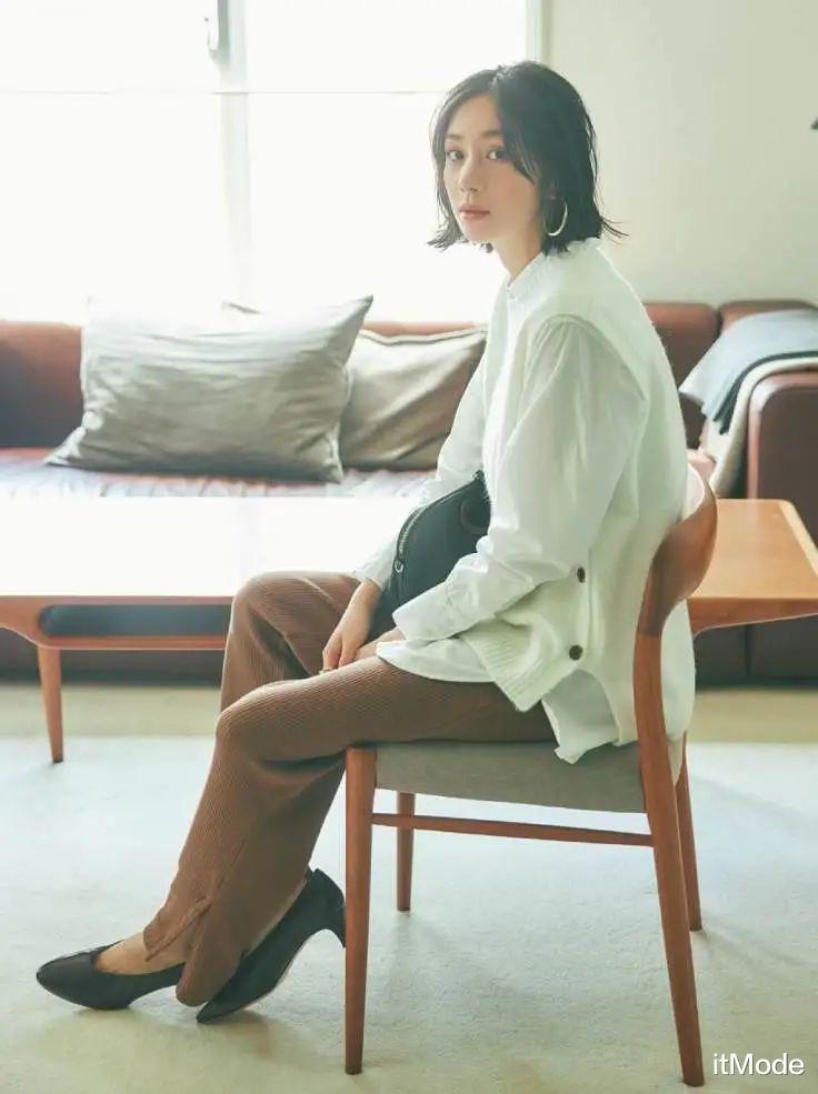 itMode “衬衫+毛衣”叠穿，今年秋冬这样穿真的好看死了！