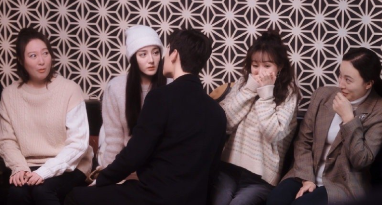 乔晶晶|杨洋太会“亲”了，荣耀夫妇吻戏高能撒糖，连看3遍片花不过瘾