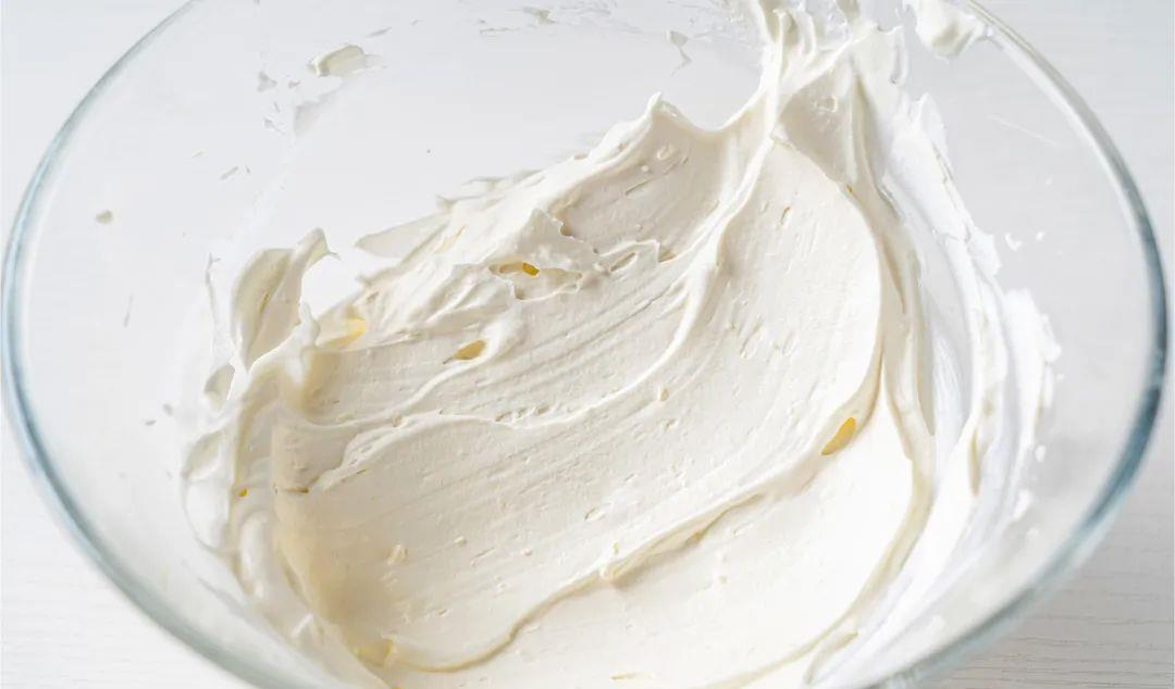 茶苏苏烘焙日记|一口气测评10款淡奶油!抹面、做馅该用啥,看完这篇全知道!