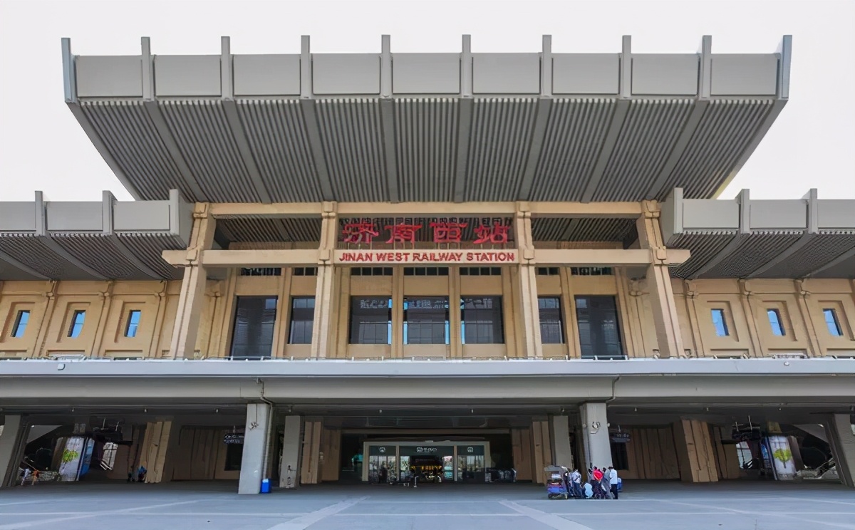 新濟南人小李 110個建筑界的“金酸莓獎”，國家發(fā)改委：嚴(yán)禁建設(shè)“丑陋建筑”