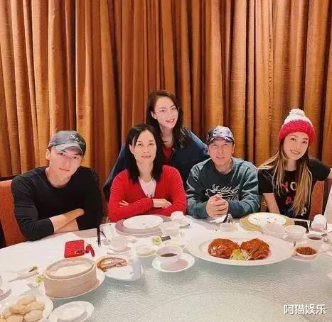 鲍蕾|新春第一天, 谢霆锋和张柏芝又“撞车了”！