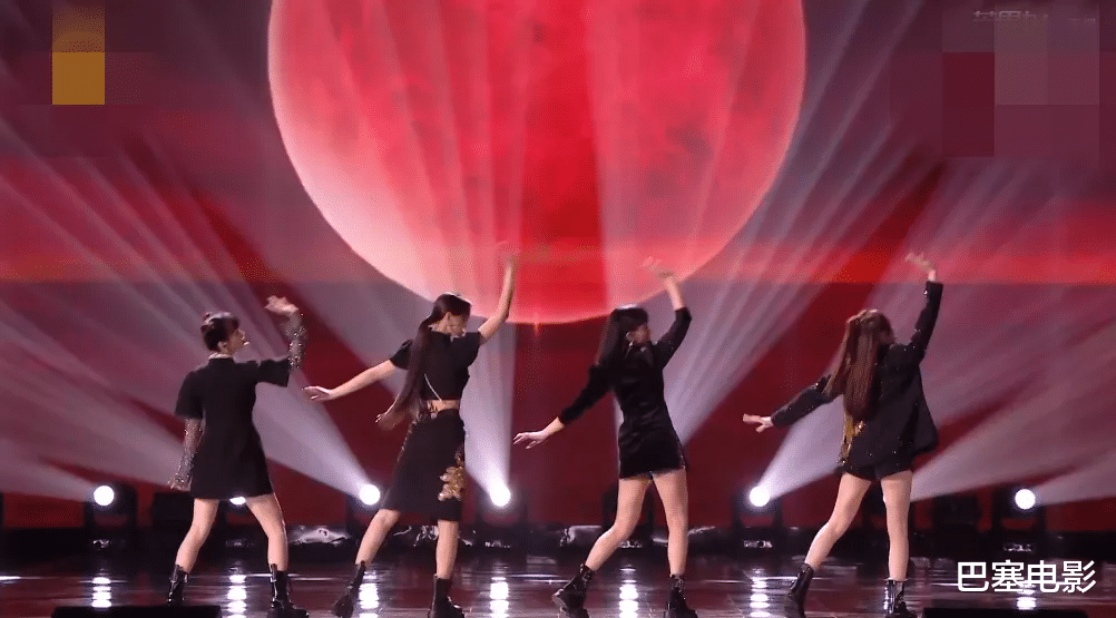 芒果台|芒果购物晚会一团糟，哥哥姐姐油腻大比拼，乱跳乱唱好尴尬