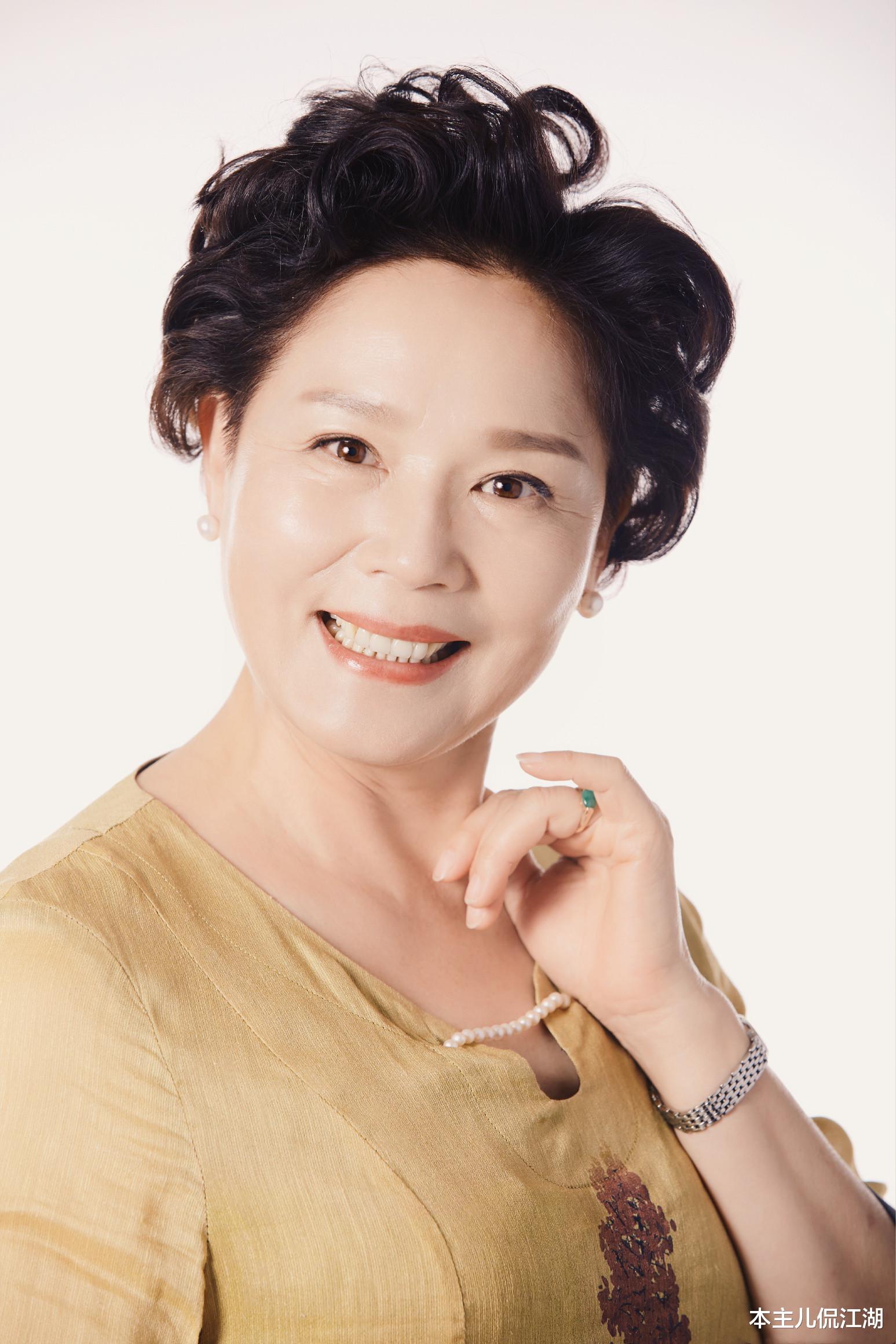 雷佳音|“国民母亲”杨青：和军人丈夫离婚，独自抚养女儿长大，现状如何