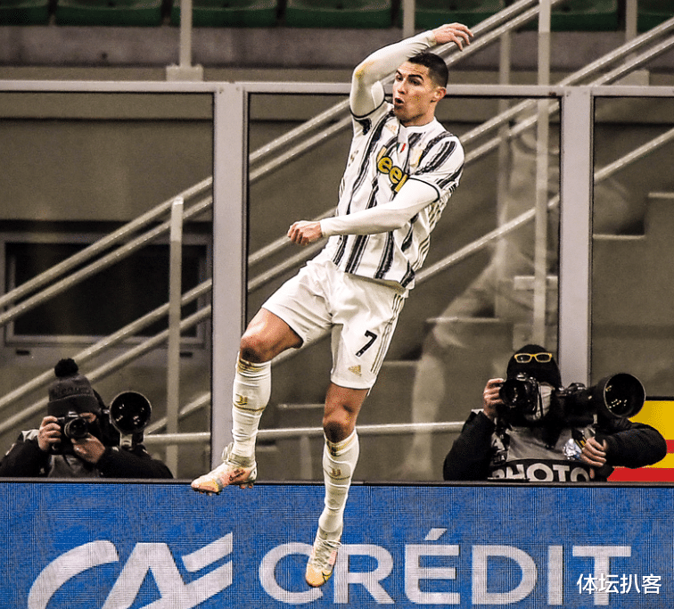 尤文图斯|单刀不进,C罗郁闷之夜!赛后合影低调让出C位,尤文创造2大历史
