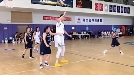 姚明|14岁身高2.27米超姚明！张子宇会是女篮称霸世界核心力量？