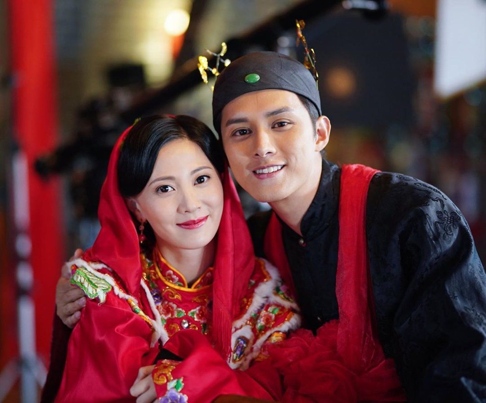 朱晨丽|朱晨丽夜店狂欢大晒美腿　富二代才俊重重包围