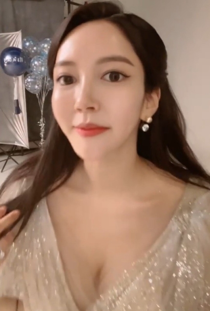 朴贤善|韩女星和2000亿的二代财阀怀孕?满刀切的柔弱锁骨“长胖了”