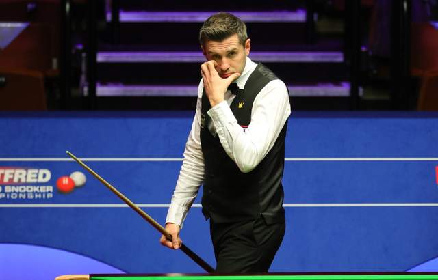 篮球宝贝|塞尔比再引争议，3分钟不出杆被警告，网友：斯诺克最大阻碍者