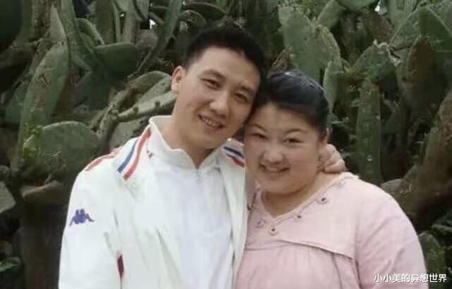 赵本山|当年，赵本山徒弟胖丫卖假药被判3年，丈夫杨树林不离不弃！如今一家三口团聚！