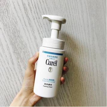 粉底液|近日曝出一款洗面奶,因价低忽视,网友:用后肌肤滑嫩像小孩