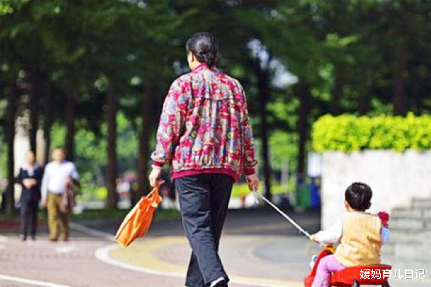 媛妈育儿日记|进城帮子女带娃后，孩子离不开家回不去，老漂族的心酸无处诉