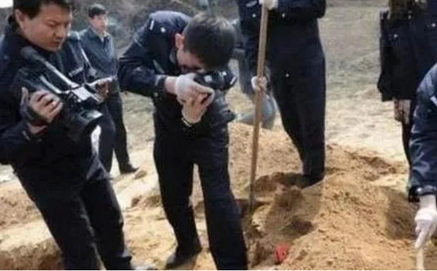 到处踅摸 全国首例女同性恋杀人活埋案，为和女友在一起，留守妇女活埋丈夫