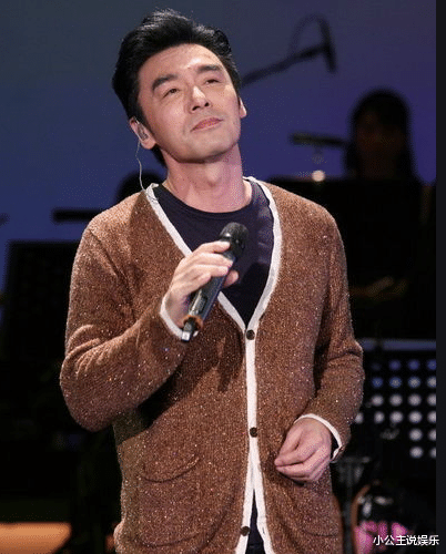 沙宝亮|沙宝亮因演唱《暗香》一夜走红，娶了“苏麻喇姑”，至今恩爱如初