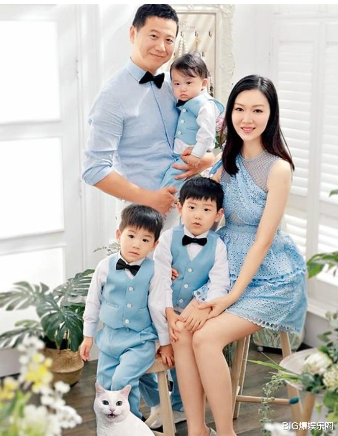 香港小姐|她是港姐冠军身家两亿，买打折鞋吃小吃摊，嫁建筑师生三子