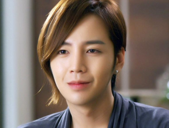 张根硕|33岁张根硕瘦回颜值巅峰，5年前还被叫大妈，5年后变回花美男