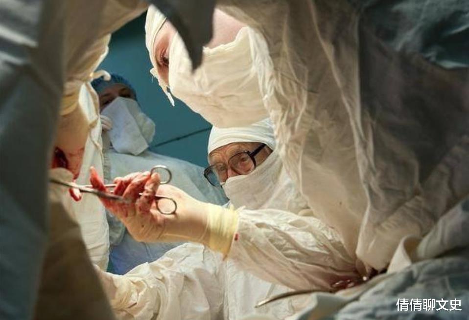 倩倩聊文史 哈医大任晓平：耗资7000万，完成世界首例“换头”手术，结局如何