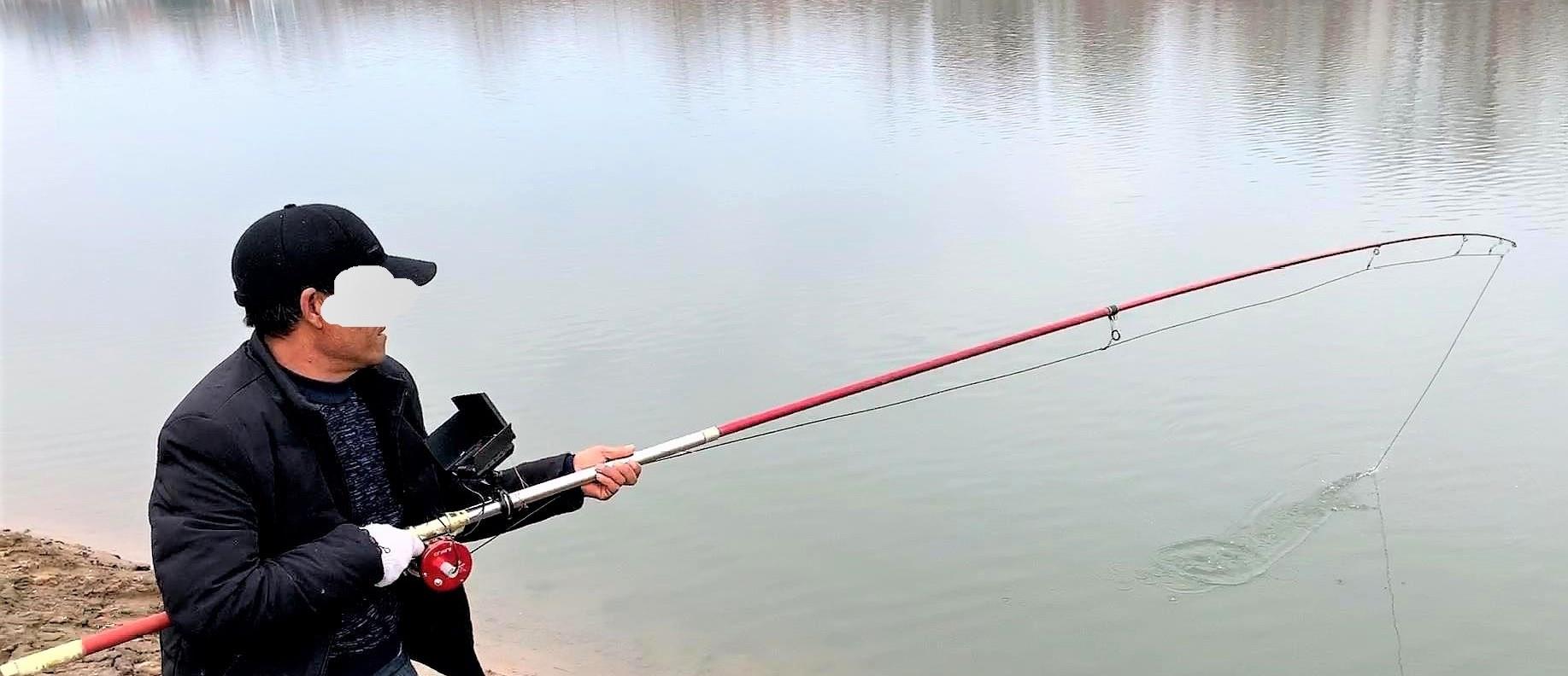 摄像头|可视锚鱼也算钓鱼？钓友：大鱼都锚没了，只有小鱼闹窝