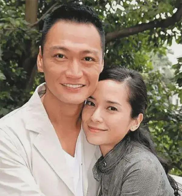 言冰云|承认了！和当红小花当剧组夫妻，现在东窗事发互泼脏水？！