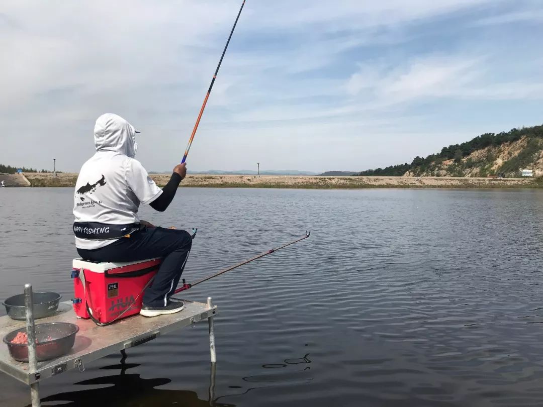 |掌握这几个手竿的抛竿技巧，指哪打哪，如若等闲