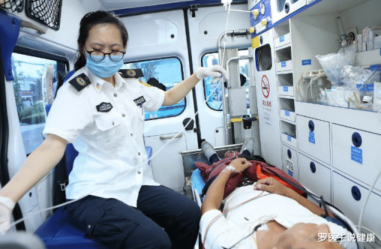 医生|34岁男子,深夜甲状腺癌离世,医生怒斥:饭后常做1事,无异于自找“西天”