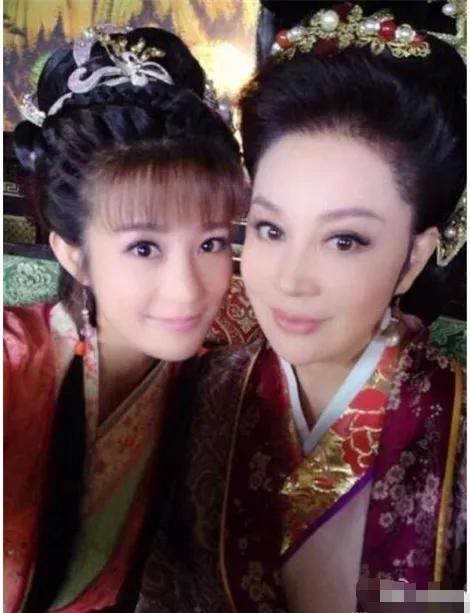 谢娜|她出道便靠姑父走红，姑父另结新欢后，她沦为了18线演员