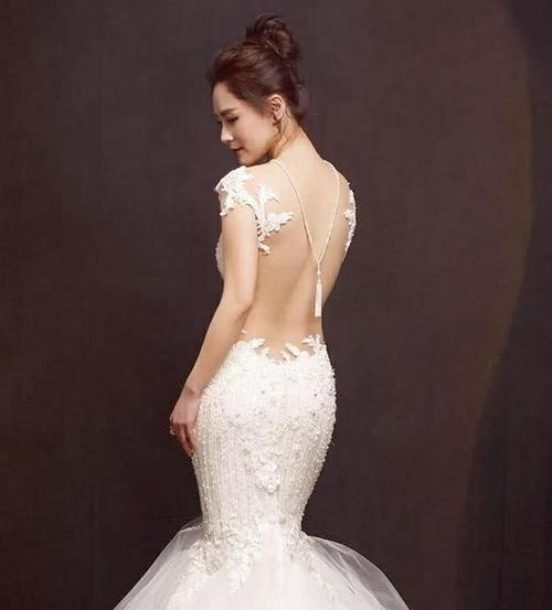 肖战|阿娇穿丁字连体泳衣好饱满，赖弘国: 她不让我碰