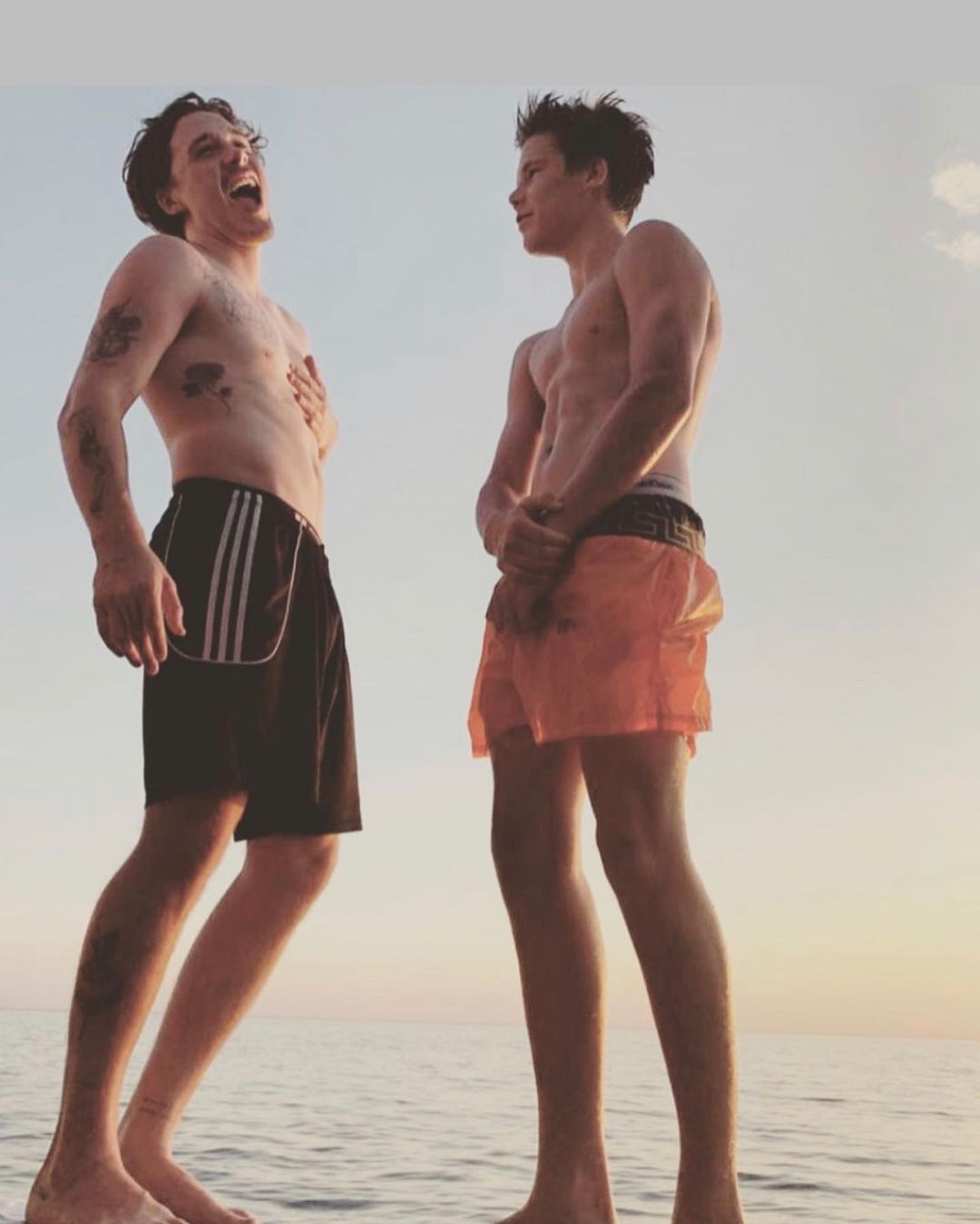 克鲁兹|贝克汉姆家老三16岁了,模样像爹才华像妈,比哥哥更帅