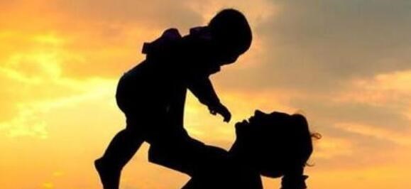 家中大小宝|坚强又伟大，苏州一母亲每月搬600个煤气罐养活残疾儿子！