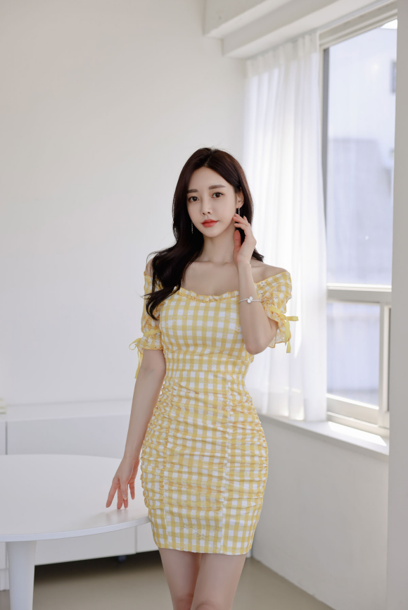 心壹穿搭|女神孙允珠的时尚搭配：翠黄春意朦胧新芽帷幔包臀裙