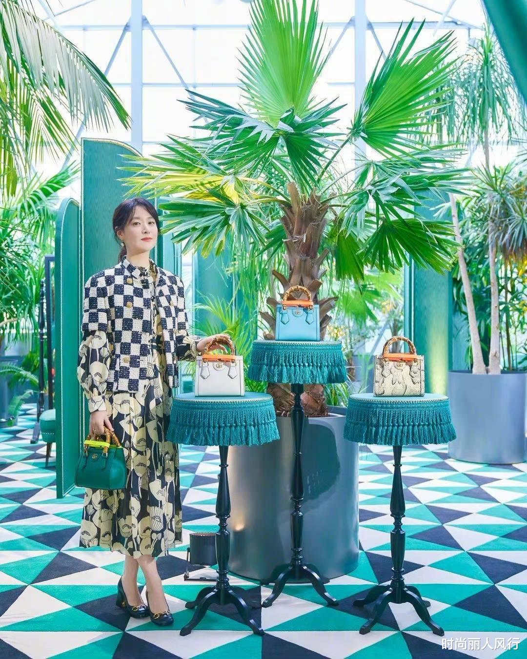 时尚丽人风行|50岁李英爱“硅胶脸”消失！大长今穿Gucci惊艳亮相，美回巅峰