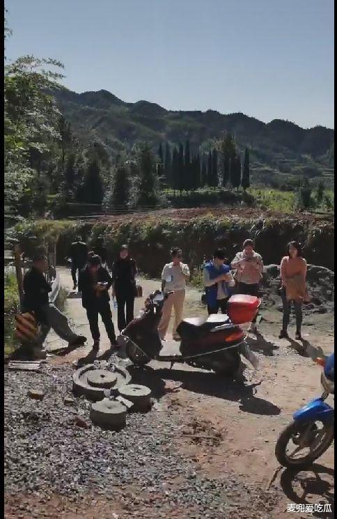 粉丝打卡牛爱芳拍摄地?对方生病去了医院,网友:追星追到医院了