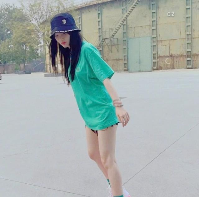 忧郁的铁牛|李小璐热舞大秀马甲线 自夸“这才是真正的身材”