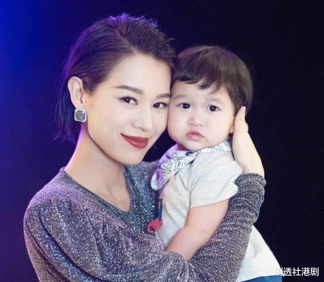胡杏儿|恭喜！41岁TVB前视后胡杏儿顺产诞下第三胎，正式宣布封肚