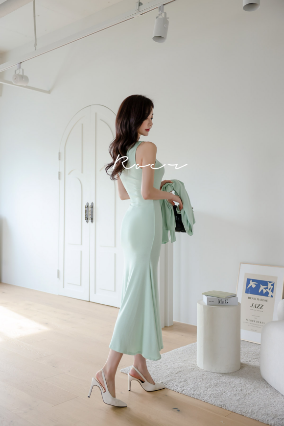 心壹穿搭|女神孙允珠时尚搭配：希腊风复古女神烟绿薄荷长裙